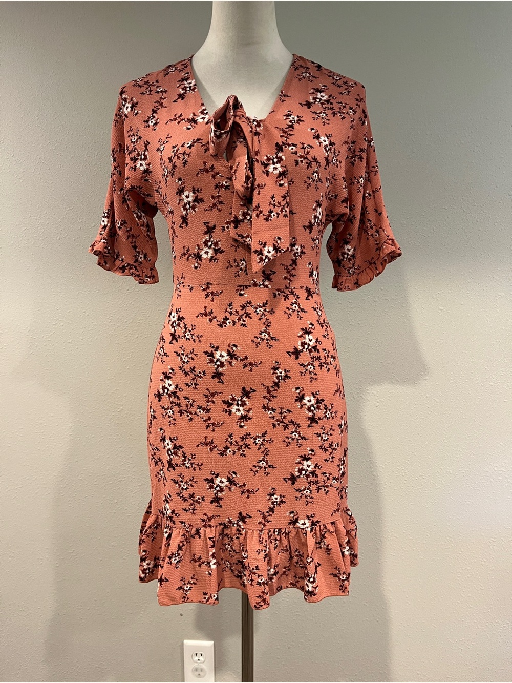 Francesca's Collections Rust Floral Tie-Neck Ruffle Mini Dress size XXS